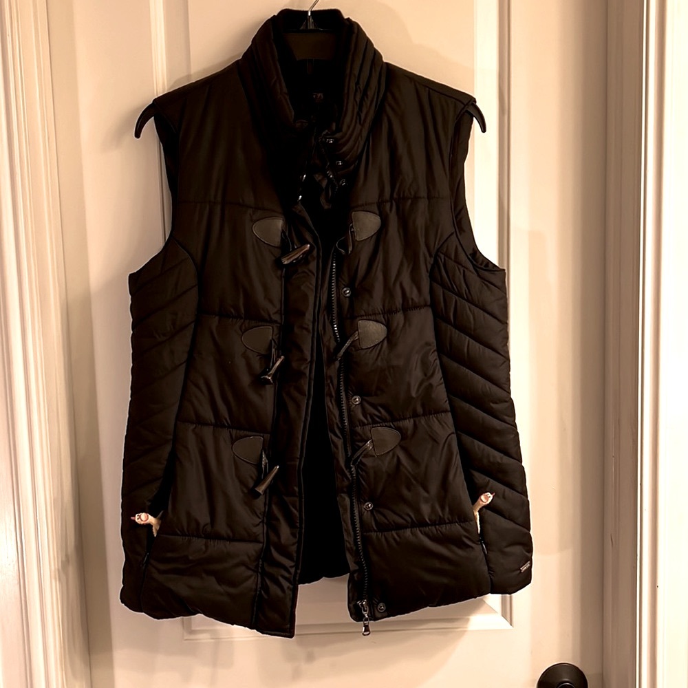 Roots73 Women’s Black Down Vest - Picture 3 of 9